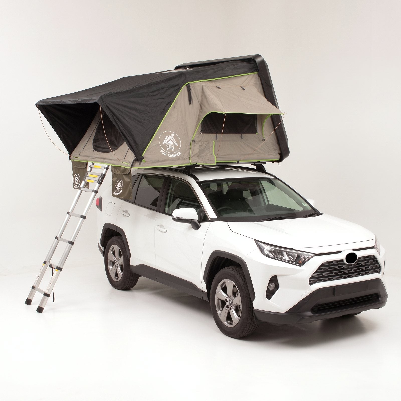 Carpa Rooftop Forest Verde colocada sobre una Toyota RAV4
